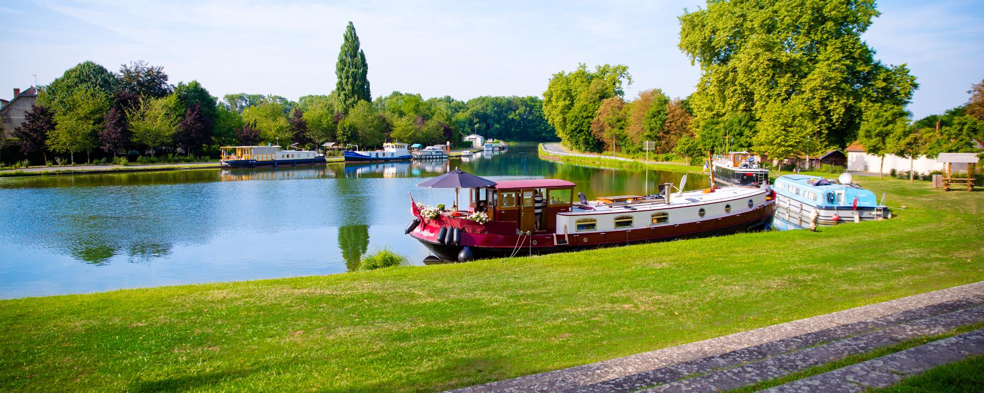 CRUCEROS FLUVIALES POR CANALES FINESSE EUROPEAN WATERWAYS CRUCEROS FRANCIA CRUCEROS BORGOÑA BOURGOGNE CRUISES SOUTHERN BURGUNDY CRUISES CANAL DE LA BORGOÑA CRUCEROS CRUCEROS DE LUJO CHARTER CRUCEROS CHARTER BARCAZAS PENICHE CRUISES CROISIERE BORGOGNE #Finesse #EuropeanWaterways #CruiseBarge #BargeCruises #HotelBarge #Barcazas #Crucerosdelujo #CrucerosFrancia #CrucerosCanales #FinesseCroisieres #FinesseCruises #CrucerosPrivados #AlquilerBarcos #Charter #Crucerosenfamilia #CrucerosenGrupo #CrucerosEuropa #EuropeanCruises